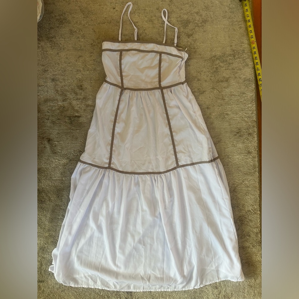 Chic White Dress with Taupe Stitching – Flowy & Feminine
